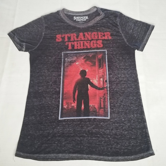 ‼SOLD‼ Lot of 2 Stranger Things Shirts Netflix - Picture 5 of 8